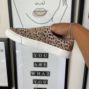 BLOWFISH MALIBU SLIP-ON SNEAKERS. CONDITION IS USED, LIGHTLY. SZ 7W.